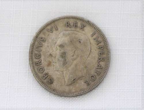 A collectable 1942 issue King George VI Union of South African (800 finesse silver) 2-shillings coin