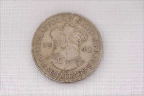 A collectable 1942 issue King George VI Union of South African (800 finesse silver) 2-shillings coin
