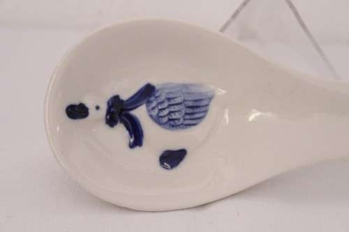 **RS17** Gorgeous "blue & white" porcelain spoon rest w/ hand painted raised duck decal in the bowl