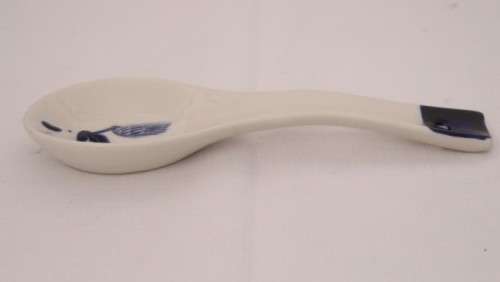 **RS17** Gorgeous "blue & white" porcelain spoon rest w/ hand painted raised duck decal in the bowl
