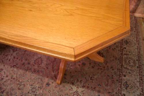 A stunning vintage Oak 6-seater (109 x 183cm) dining room table with 6 beautiful upholstered chairs!