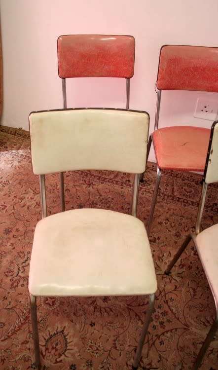 **RS17** A set of 6 vintage metal kitchen chairs with plastic covered seats. One bid for all.
