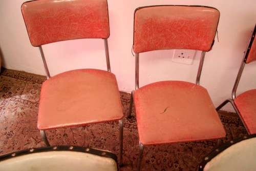 **RS17** A set of 6 vintage metal kitchen chairs with plastic covered seats. One bid for all.
