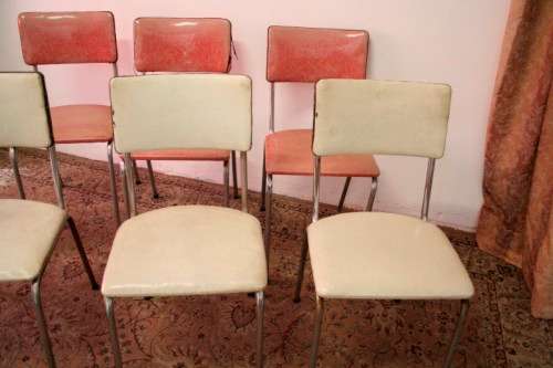 **RS17** A set of 6 vintage metal kitchen chairs with plastic covered seats. One bid for all.