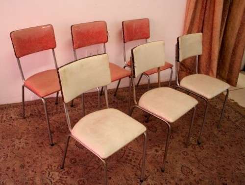 **RS17** A set of 6 vintage metal kitchen chairs with plastic covered seats. One bid for all.