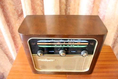 An amazing vintage Canasta Radio "Clipper Super" ornamental radio, perfect for restoration or spares