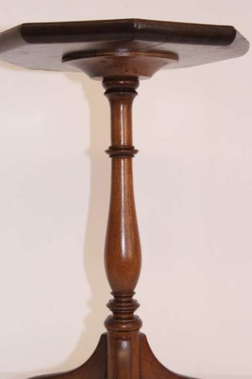 A beautiful antique Edwardian mahogany octagonal three-legged teapoy table/ occasional table