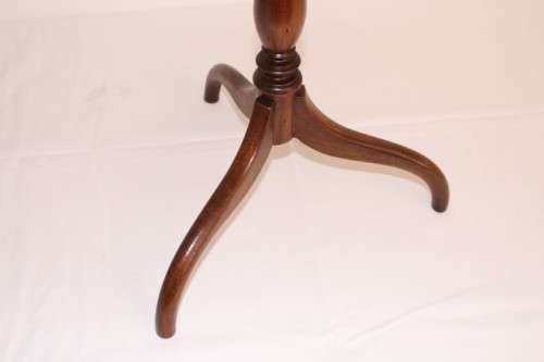 A beautiful antique Edwardian mahogany octagonal three-legged teapoy table/ occasional table