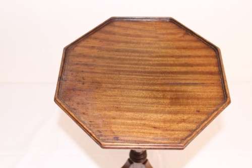A beautiful antique Edwardian mahogany octagonal three-legged teapoy table/ occasional table