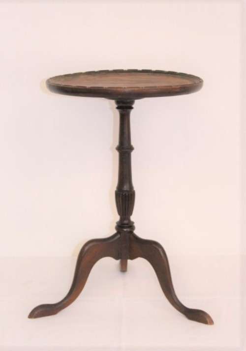 A stylish antique Edwardian mahogany round three-legged teapoy table/ occasional table