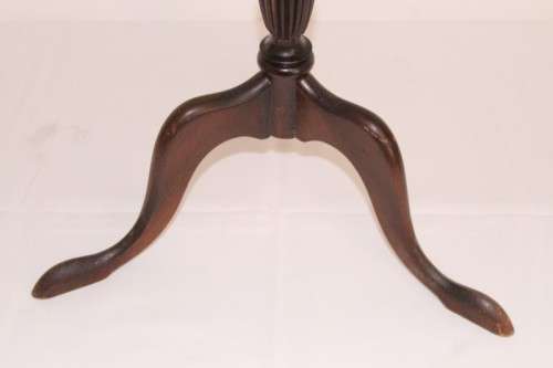 A stylish antique Edwardian mahogany round three-legged teapoy table/ occasional table