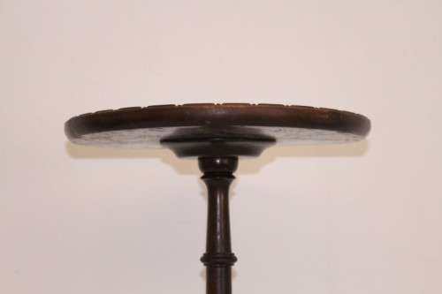 A stylish antique Edwardian mahogany round three-legged teapoy table/ occasional table