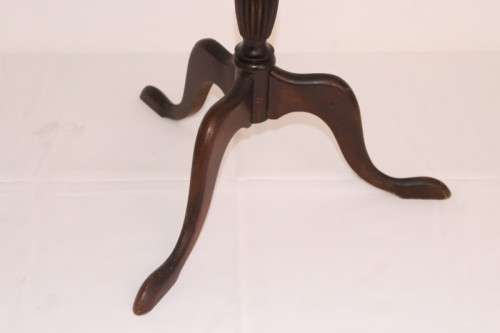A stylish antique Edwardian mahogany round three-legged teapoy table/ occasional table
