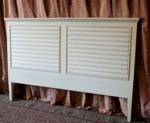 A lovely sturdy white, modern styled wood double bed (180cm) headboard. Beautiful in all bedrooms!