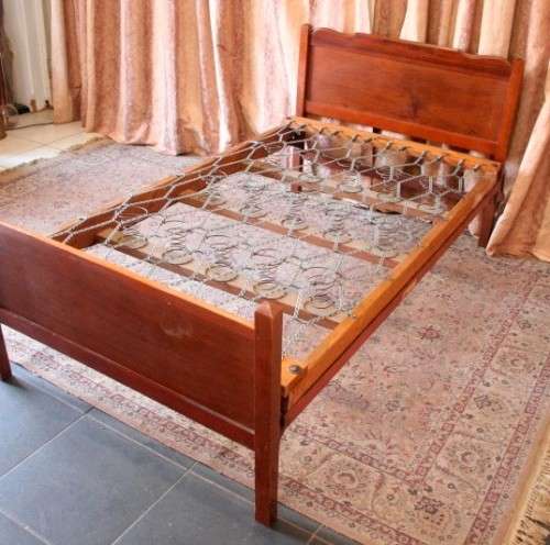 A vintage Excelsior spring base 3/4 (109cm)  bed incl. headboard, footboard & mounting struts.