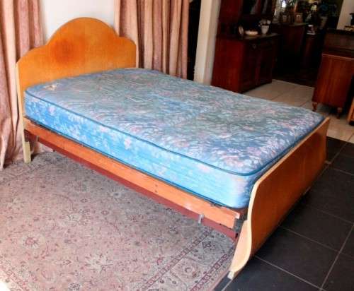 A vintage retro styled double (138cm)  bed incl. spring base, headboard, footboard & mattress