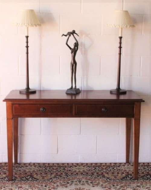 A stunning and well made quality double-drawer mahogany hallway/ console table with ring handles