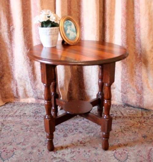 A gorgeous vintage Imbuia display table! Lovely as a plant, side/tea table.
