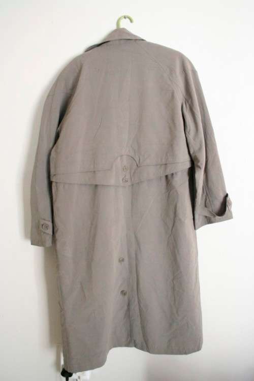 A good quality gent's small size, mid length beige Kubota jacket  in great cond. Lifespace Sale