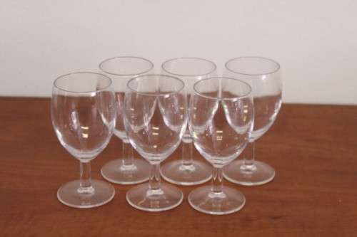 **RS17* An awesome set of six wine glasses in excellent condition - we have eight sets available