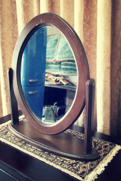 An amazing and beautifully made vintage solid wooden (tilting) dressing table vanity mirror