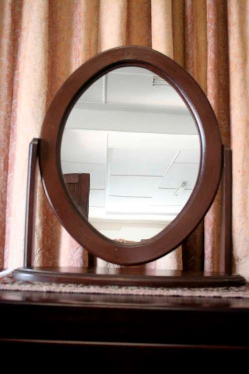 An amazing and beautifully made vintage solid wooden (tilting) dressing table vanity mirror