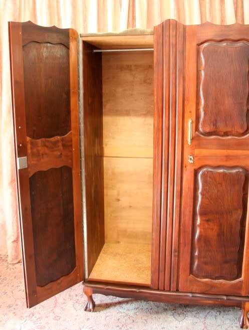 A stunning vintage solid Imbuia 2 door ball & claw wardrobe w/ hanging space and 3x drawers