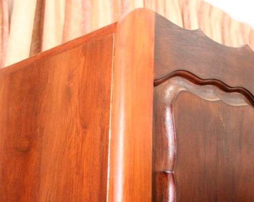 A stunning vintage solid Imbuia 2 door ball & claw wardrobe w/ hanging space and 3x drawers