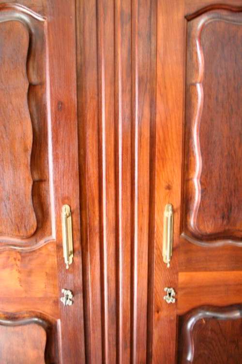 A stunning vintage solid Imbuia 2 door ball & claw wardrobe w/ hanging space and 3x drawers