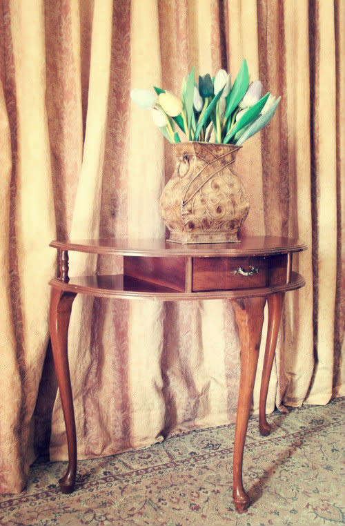 A beautiful vintage solid Imbuia scalloped edge Queen Anne half moon display/ occasional table