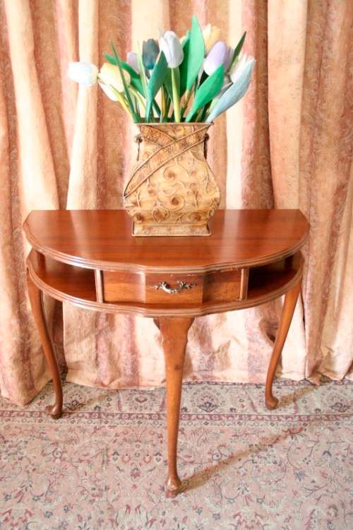 A beautiful vintage solid Imbuia scalloped edge Queen Anne half moon display/ occasional table