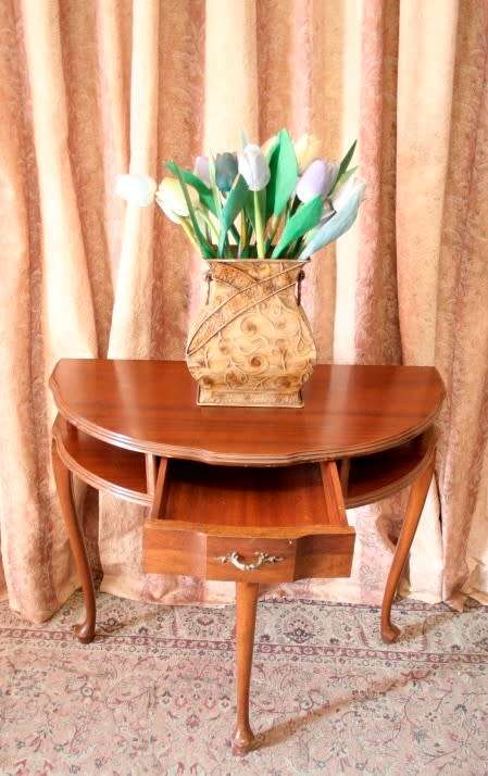 A beautiful vintage solid Imbuia scalloped edge Queen Anne half moon display/ occasional table
