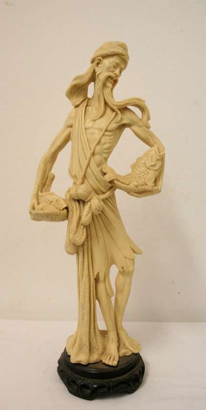 A gorgeous large ornamental Japanese themed oxylite figurine on a black base, fabulous on display