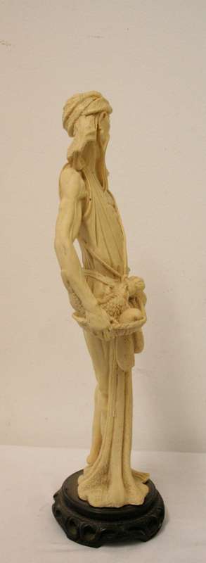 A gorgeous large ornamental Japanese themed oxylite figurine on a black base, fabulous on display