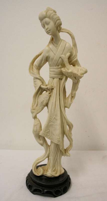 A beautiful large ornamental Japanese themed oxylite figurine of a lady, fabulous on display