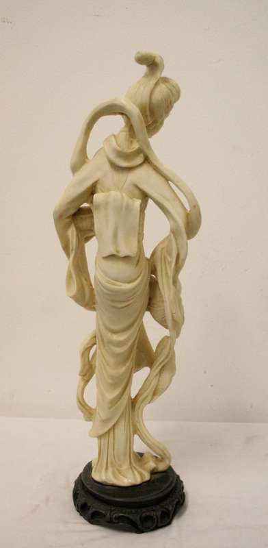 A beautiful large ornamental Japanese themed oxylite figurine of a lady, fabulous on display