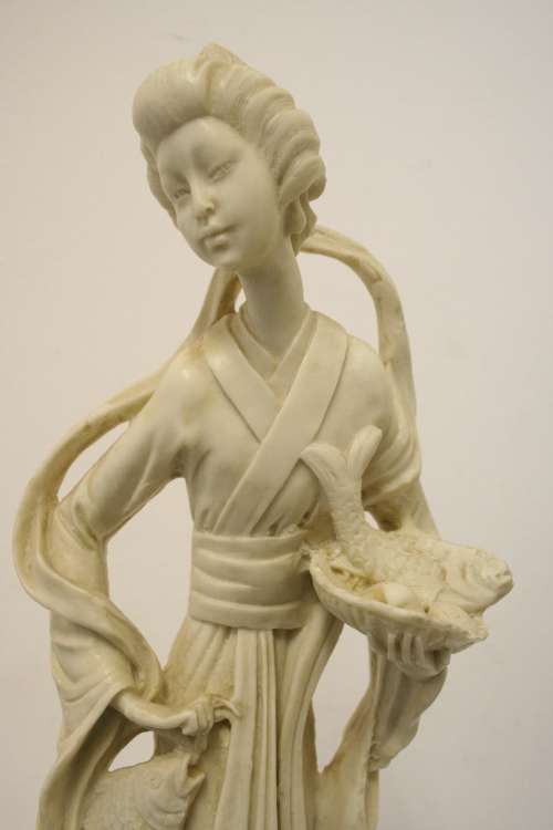 A beautiful large ornamental Japanese themed oxylite figurine of a lady, fabulous on display