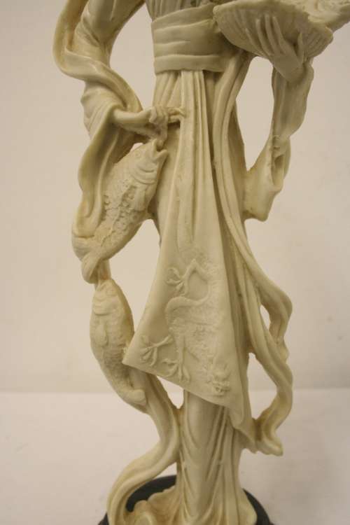 A beautiful large ornamental Japanese themed oxylite figurine of a lady, fabulous on display