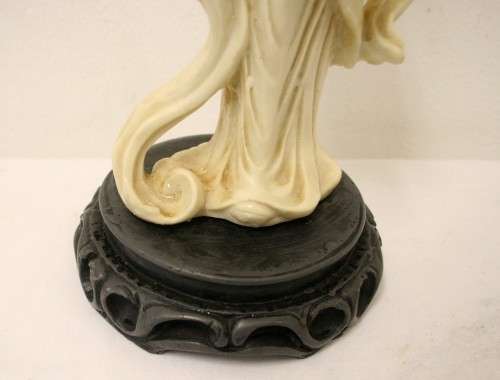 A beautiful large ornamental Japanese themed oxylite figurine of a lady, fabulous on display