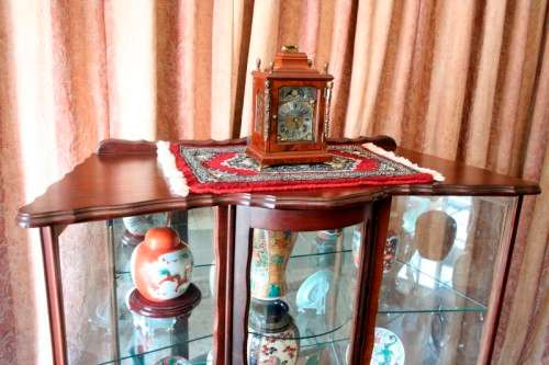 A beautiful vintage solid Imbuia "Kenbow" ball & claw display cabinet/ showcase.