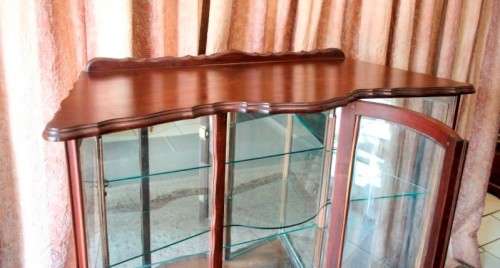 A beautiful vintage solid Imbuia "Kenbow" ball & claw display cabinet/ showcase.