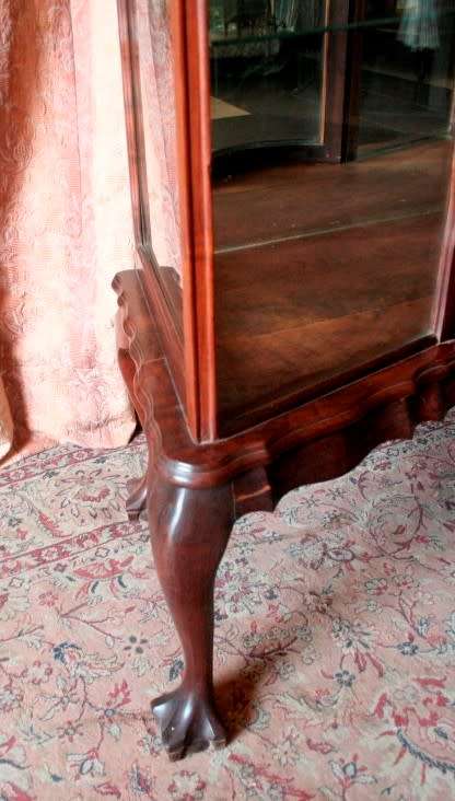 A beautiful vintage solid Imbuia "Kenbow" ball & claw display cabinet/ showcase.