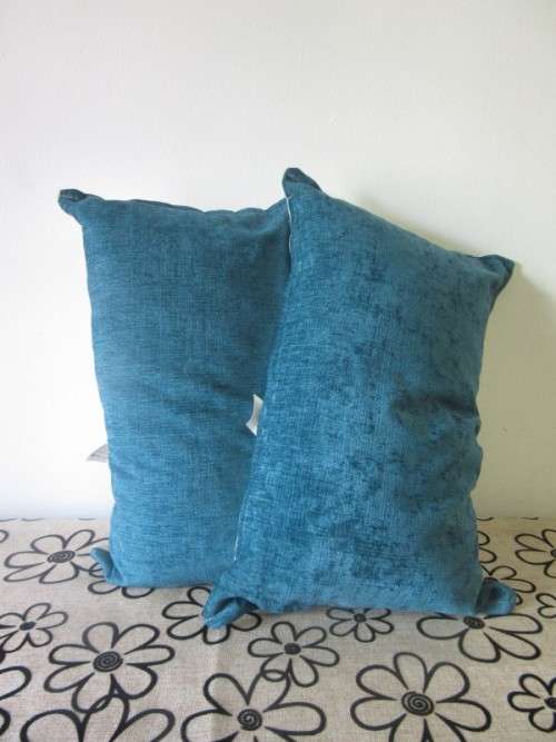Beautiful, stylish upmarket, modern scatter cushions in a durable fabric. Perfect in all rooms!!