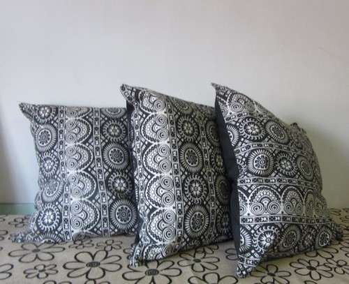 Beautiful, stylish upmarket, modern scatter cushions in a durable fabric. Perfect in all rooms!!