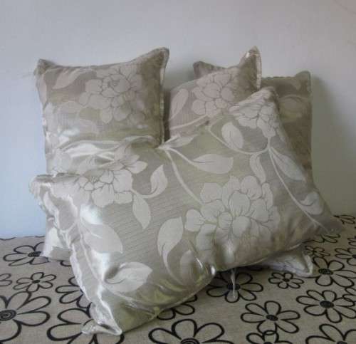 Beautiful, stylish upmarket, modern scatter cushions in a durable fabric. Perfect in all rooms!!
