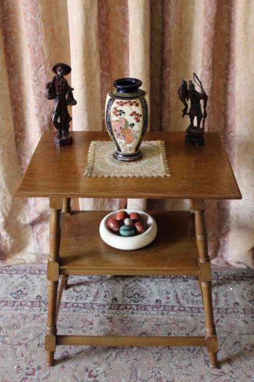 A vintage Oak two tier display table! Lovely as a display, plant or side table-Lifespace Sale