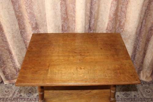 A vintage Oak two tier display table! Lovely as a display, plant or side table-Lifespace Sale