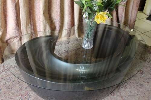 PRICE DROP! Stylish, top quality, ultra modern glass top kidney shaped centre coffee table.