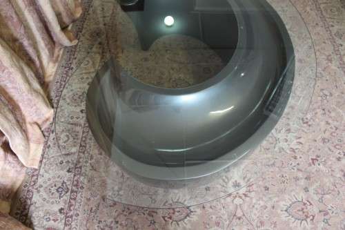 PRICE DROP! Stylish, top quality, ultra modern glass top kidney shaped centre coffee table.