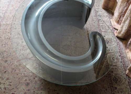 PRICE DROP! Stylish, top quality, ultra modern glass top kidney shaped centre coffee table.